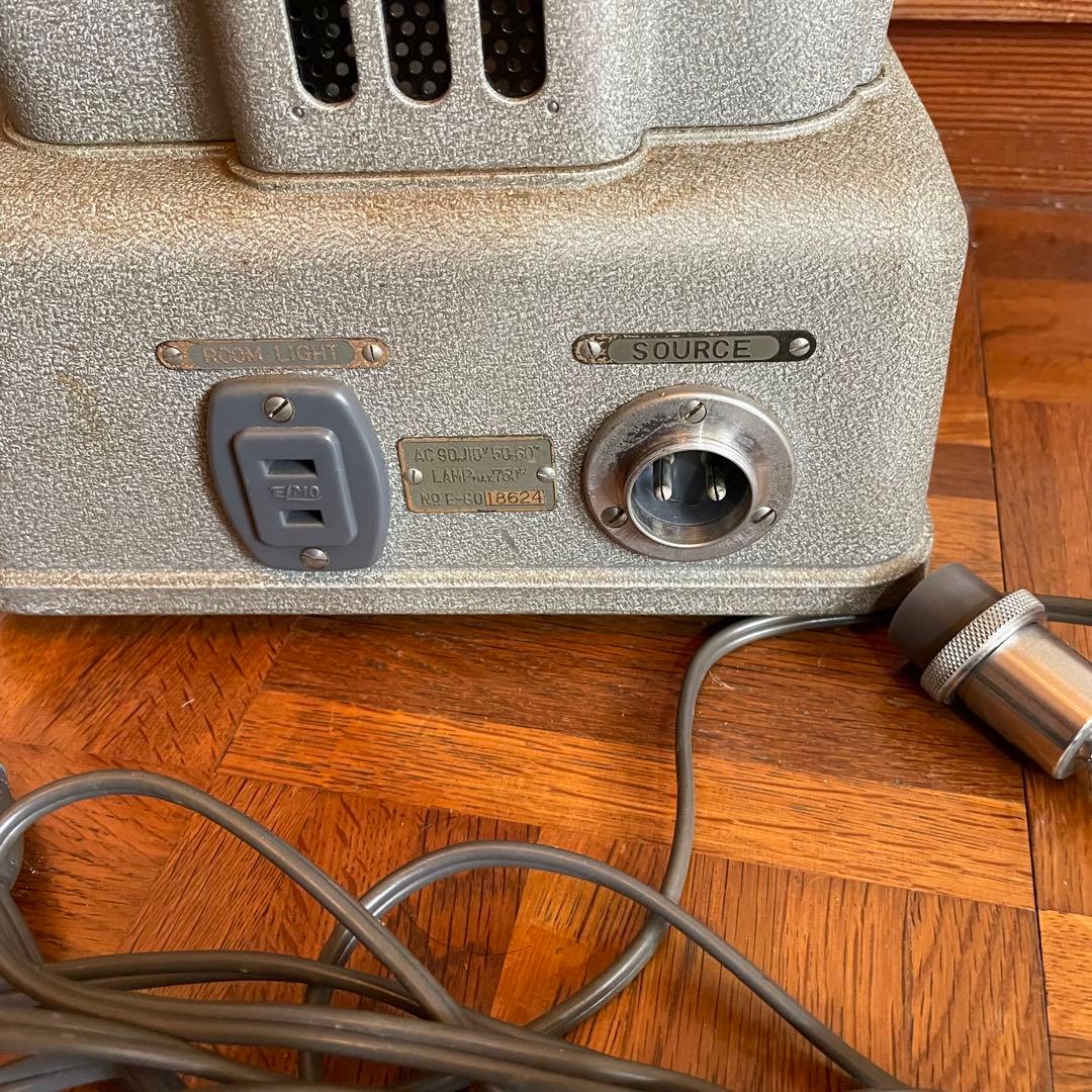 【匿名便】ELMO 8mm 映写機 E-80 ケース・外箱付き