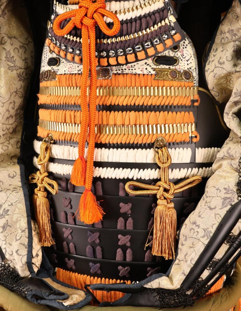 BY02　甲冑　具足　黒胴当世素掛 緋縅　鎧櫃付き　等身大　現代鎧　兜　武具