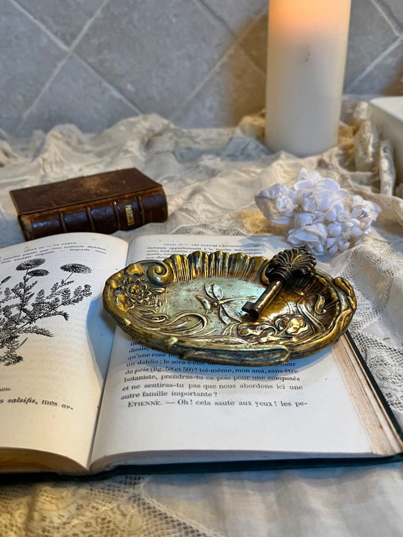 ◆フランスアンティーク｜真鍮ゴールドトレイ草花ボタニカルカルトン小皿彫刻金