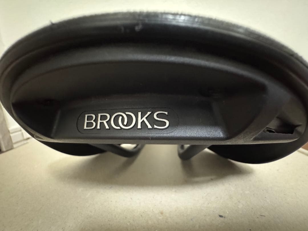 ブルックス BROOKS CAMBIUM C17 Carved 穴あき 162