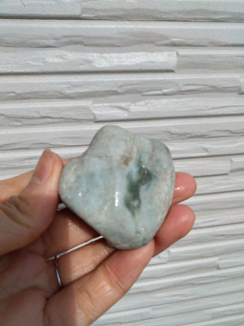 国石翡翠　新潟県 糸魚川市姫川翡翠　緑翡翠　ヒスイ　ひすい原石　翡翠