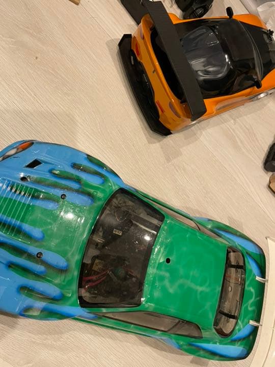 タミヤ4WDメカ付きプロポサービススカイラインボディ