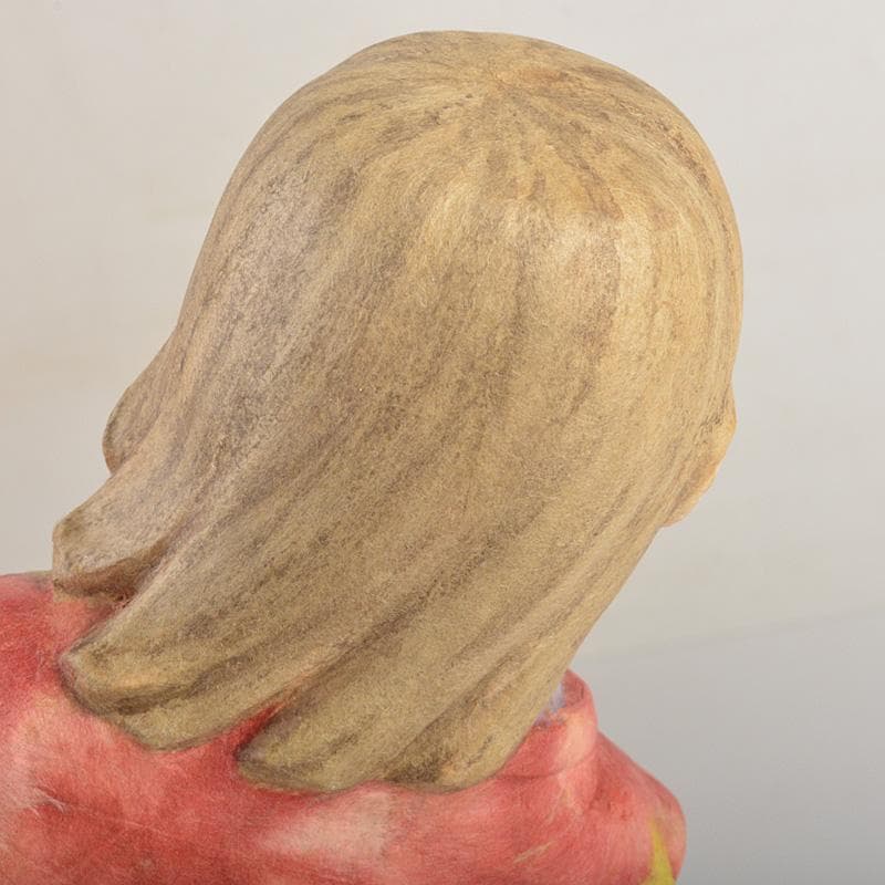 田熊俊子作　桐塑人形　「麗ら」　共箱　V　6346