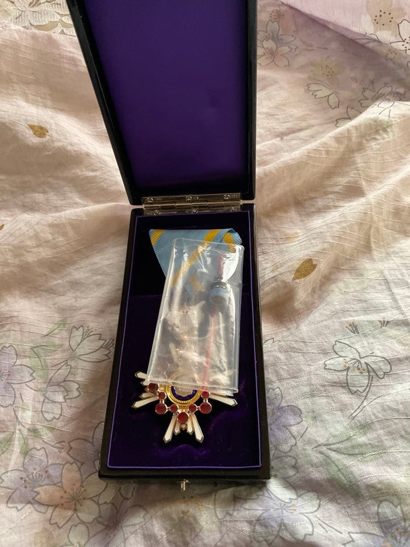 美品 勲章 瑞宝双光章 瑞賓雙光章 旧勲五等瑞宝章 共箱 当時物　菊の紋章