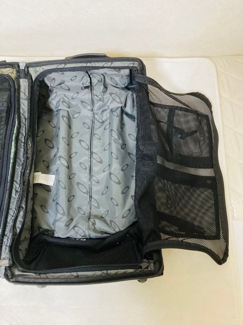 オークリー　OAKLEY　キャリーバッグ　キャリーケース　スーツケース　約33L