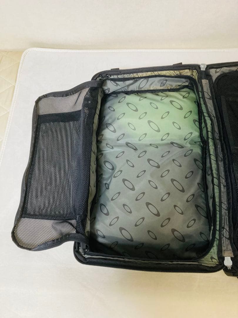 オークリー　OAKLEY　キャリーバッグ　キャリーケース　スーツケース　約33L
