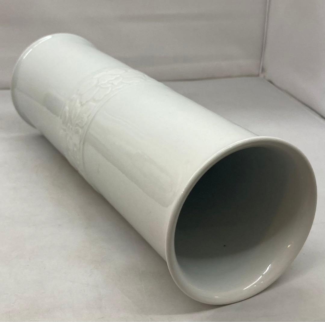 B165b  伊東陶山造「白瓷唐華文  花瓶」共箱　京都　尊式　華道具　茶道具