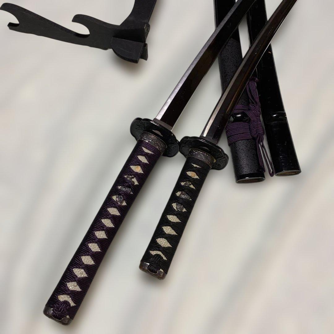 高級模造刀(明智光秀拵え)と脇差居合刀(2本刀掛台付) 紫柄と黒