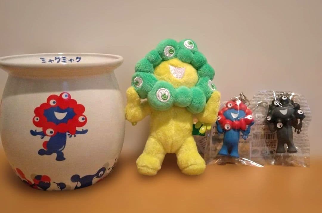 ミャクミャク　黒ミャクミャク　這い　ぬいぐるみ　Lサイズ　マイドオオキニ缶　青缶