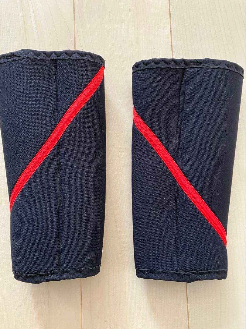 SBD ニースリーブ Mサイズ ブラック/レッド