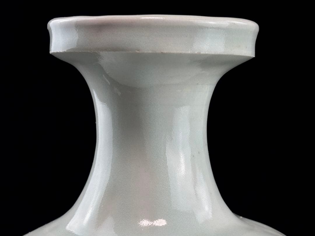 益子焼 名工【瀧田項一】作 白磁鎬手瓶子 共箱 R7112341