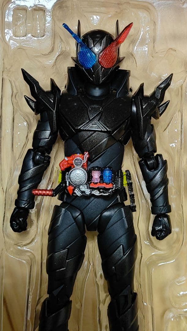 仮面ライダービルド　ラビットタンクハザードフォーム　フィギュアーツ
