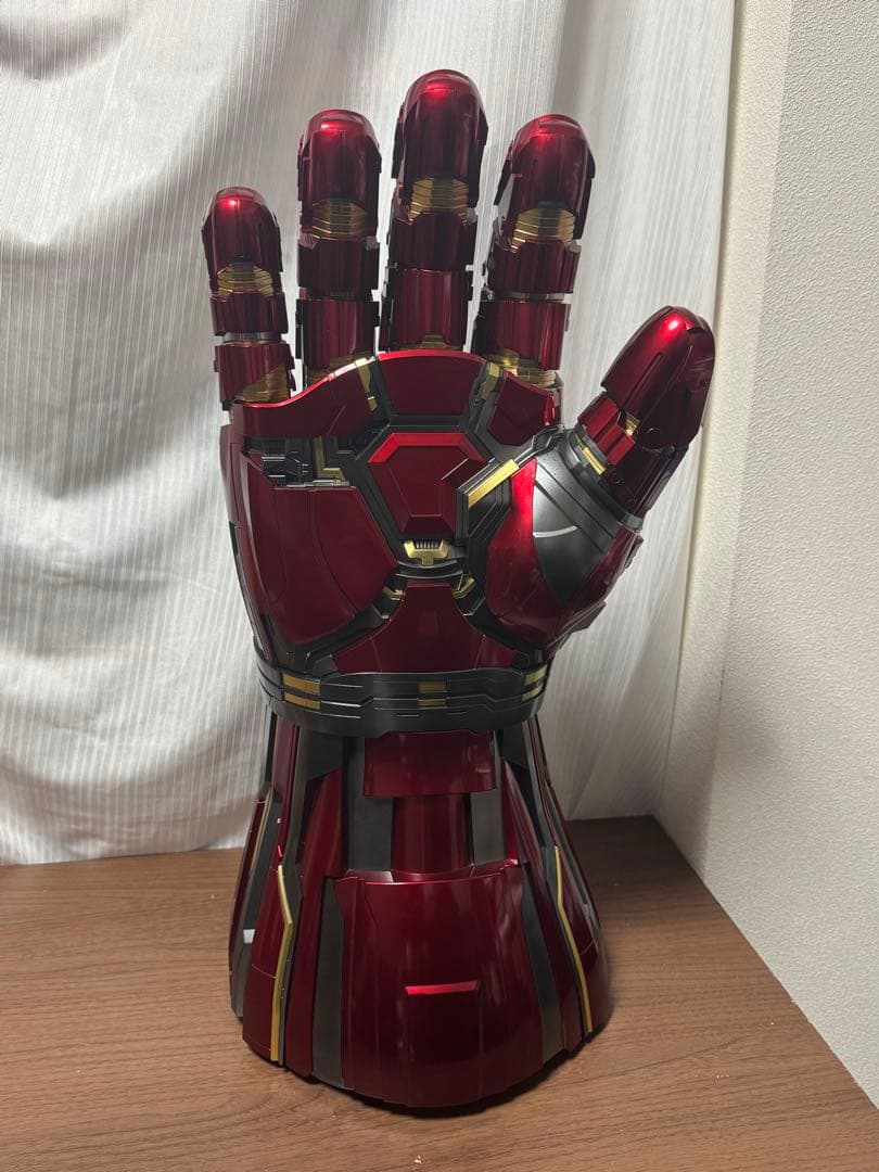 チ*ラ様 ホットトイズ　１／１スケールレプリカ　ナノ・ガントレット（ハルク版）