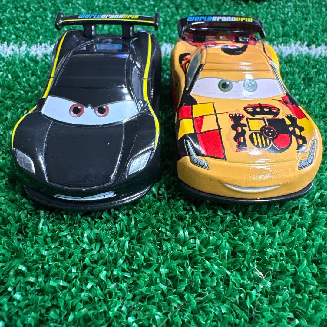 トミカカーズ　ルイスハミルトン、ミゲルカミーノ2台セット