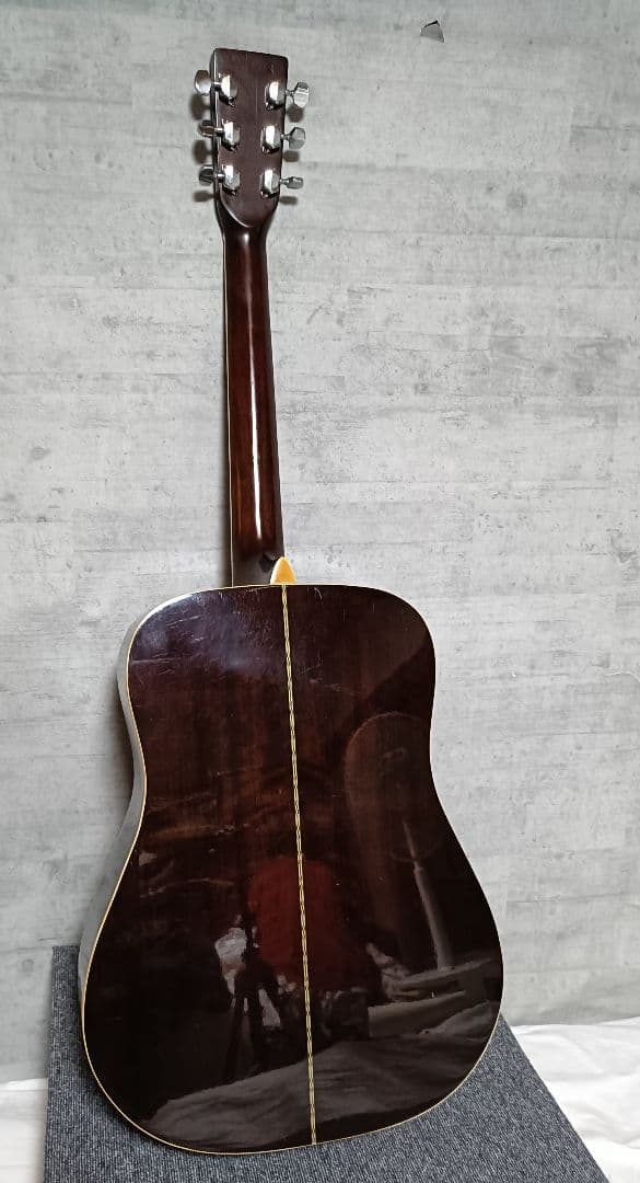 Morrisアコースティクギター、W-20 新弦に張り替えてます！