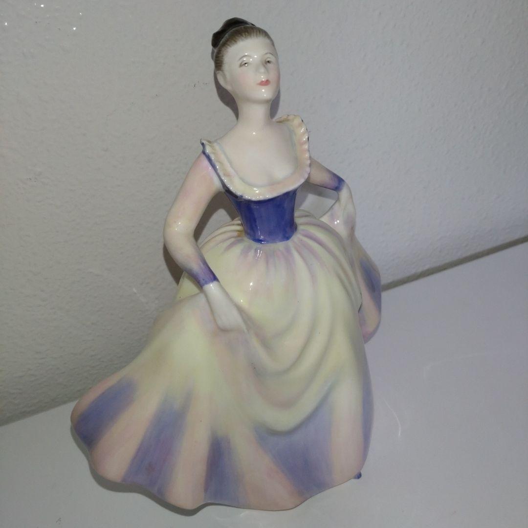 ロイヤルドルトン リサ 人形   LISA 1968