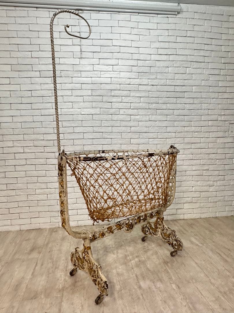 【東京都内23区配送無料】アンティーク　フランス製　ベビーベッド　什器　店舗　棚