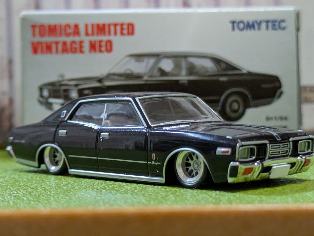 ★ カール　日産　330グロリア、330セド、白、改深リム、ローダウン