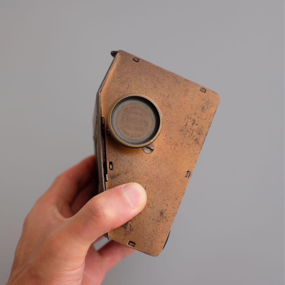 1920年代アメリカ製アンティーク、Bates社真鍮＋鉄製の卓上インデックス文具