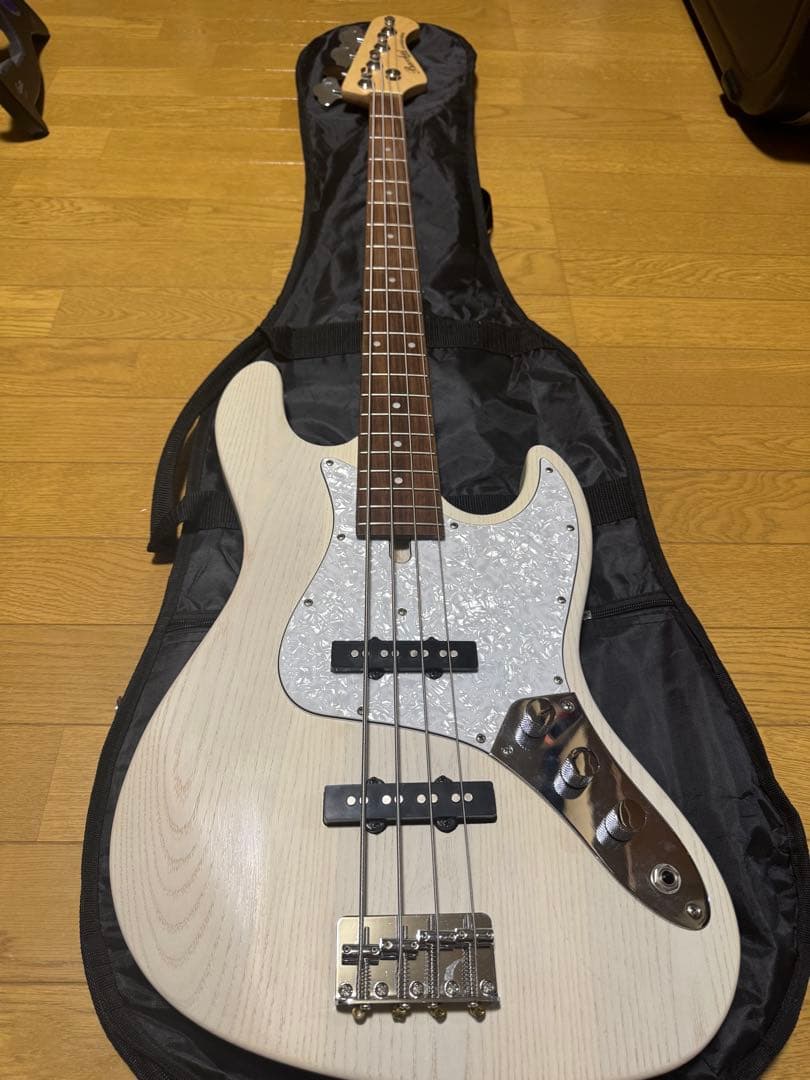 Bacchus　エレキベース　WJB-400R ASH WH-SM