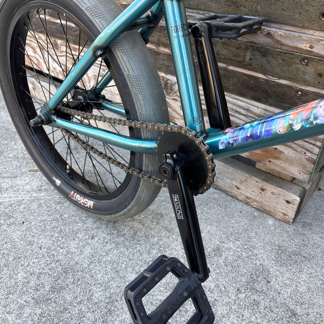 青緑色 BMX バイク