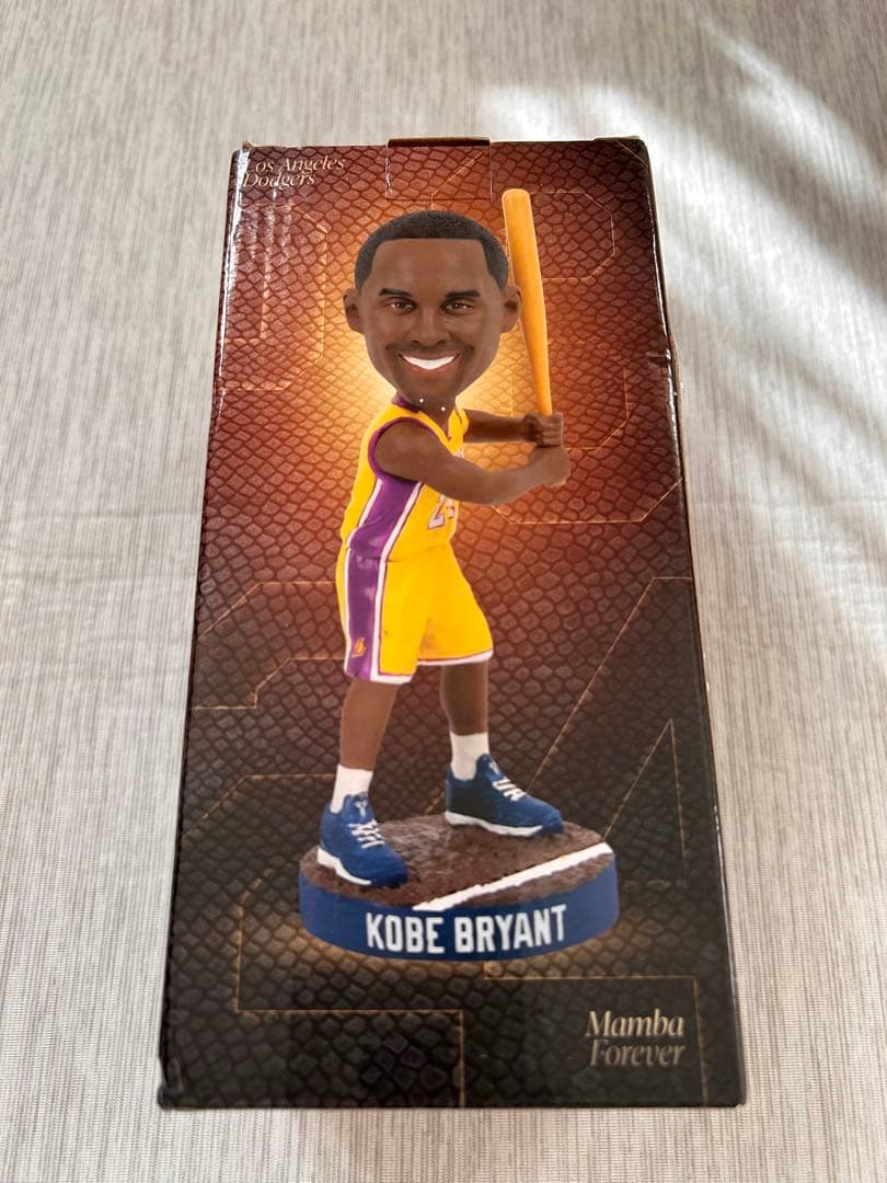 8/8 記念品コービーブライアント　ボブルヘッド　新品未開封