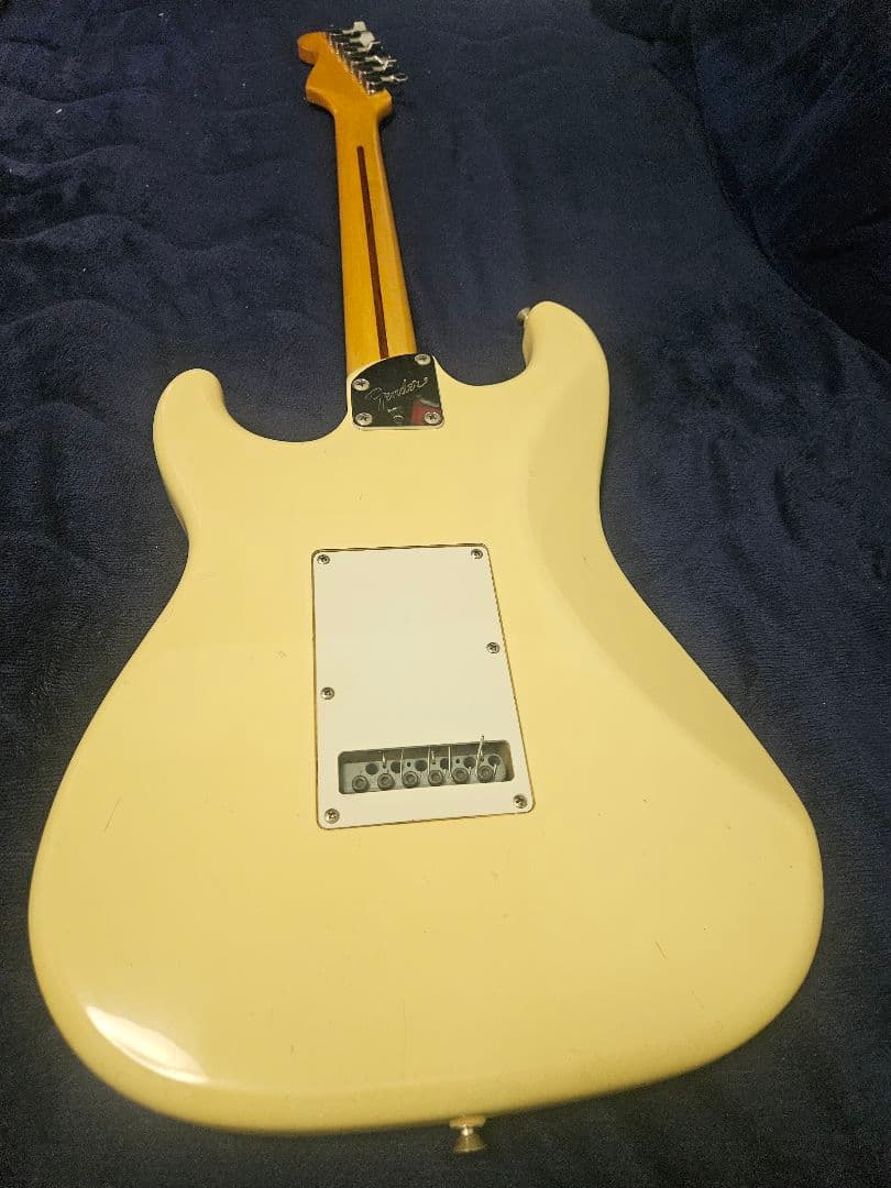 Fender japan ストラトキャスター Eシリアル