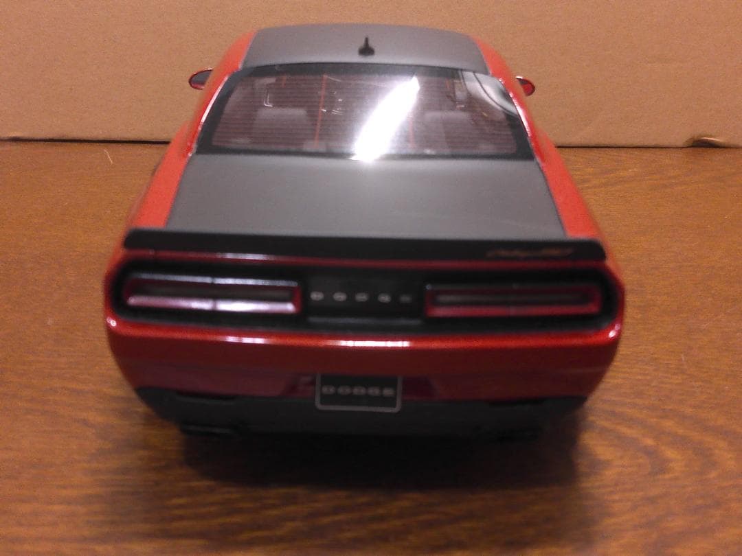 1/18 ダッジ チャレンジャー R/T スキャットパック ワイドボディ50th