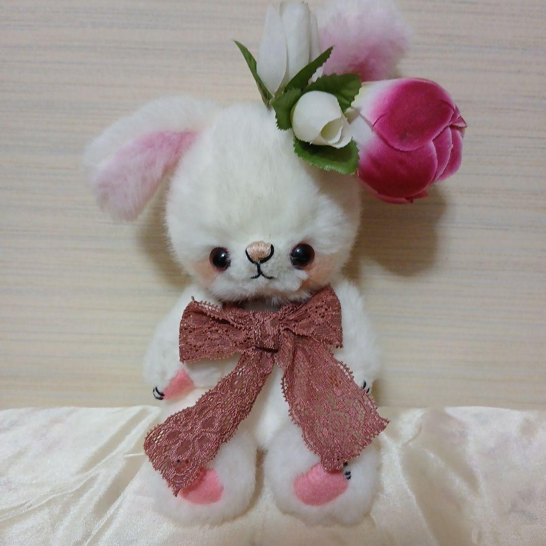 作家様　ウサギ　ぬいぐるみ　花飾り付き