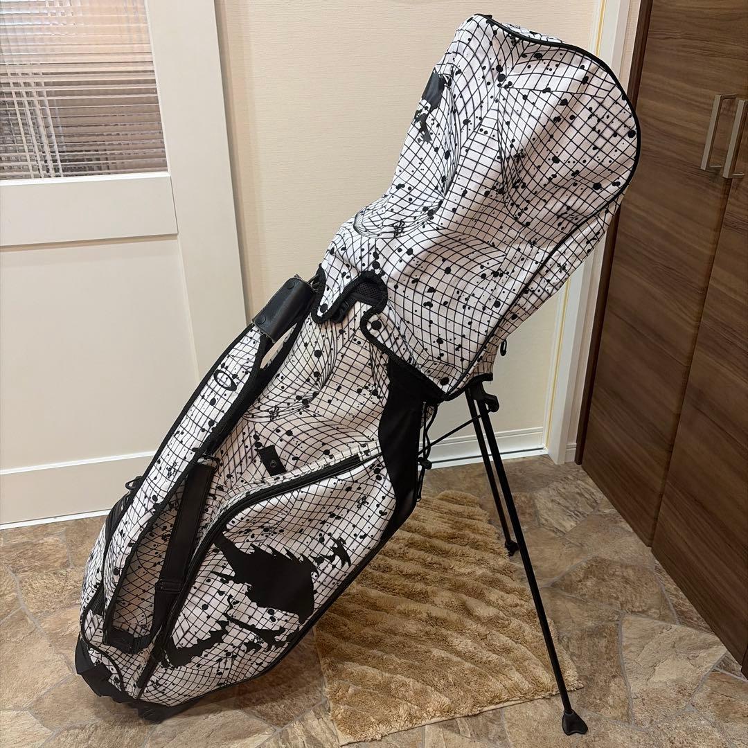 ゴルフスタンドバッグ 白黒スカル柄デザイン