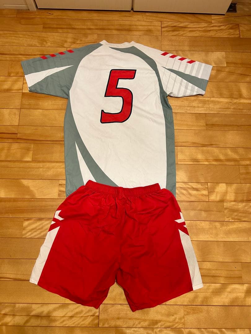 hummel サッカーシャツ・ショーツセット 5番 成徳深谷ユニフォーム