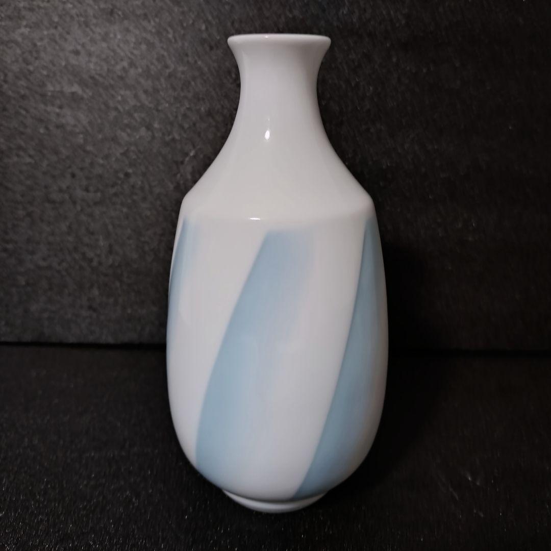 井上康徳 作　白磁青釉刻文　徳利　未使用品　共箱　井上萬二窯　酒器　日本酒　有田