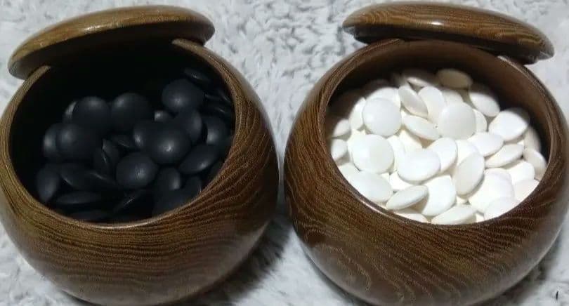 【囲碁】本蛤碁石　那智黒石8.1/8.3ミリ　30号　栗碁笥