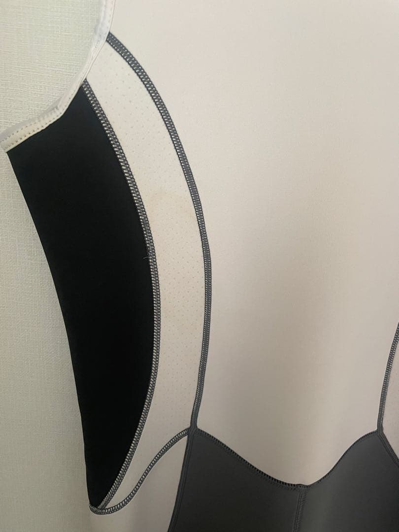 新品　ウェットスーツ　ホワイト