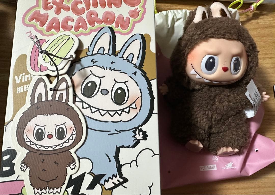 LABUBU EXITING MACARON ラブブ　シークレット　ココア