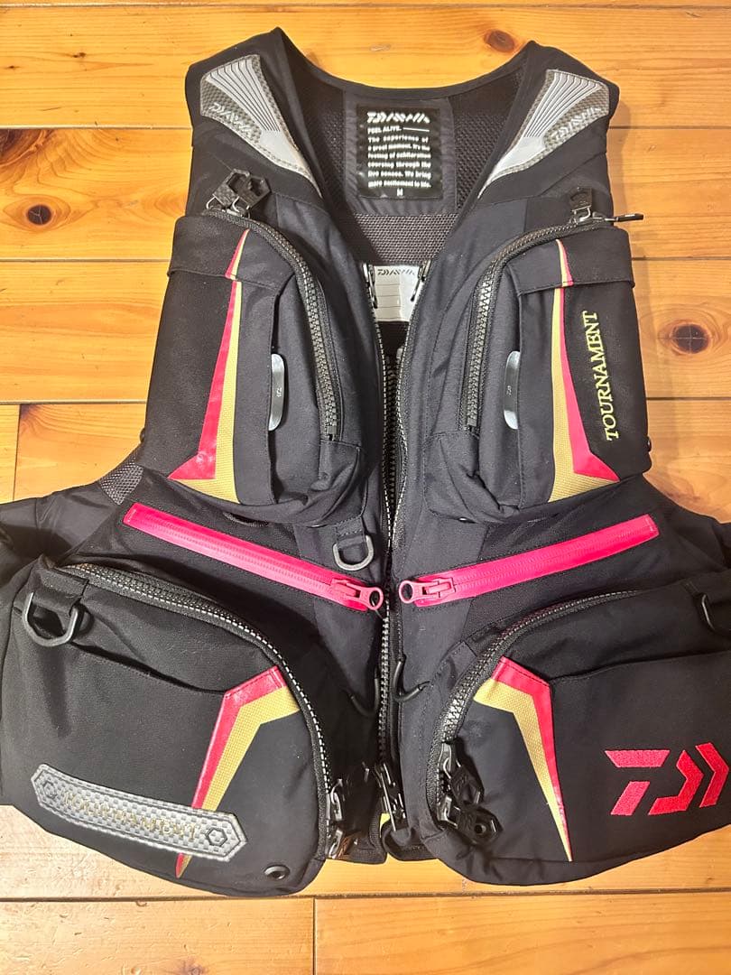 値下げ中 DAIWA TOURNAMENT フィッシングベスト Mサイズ