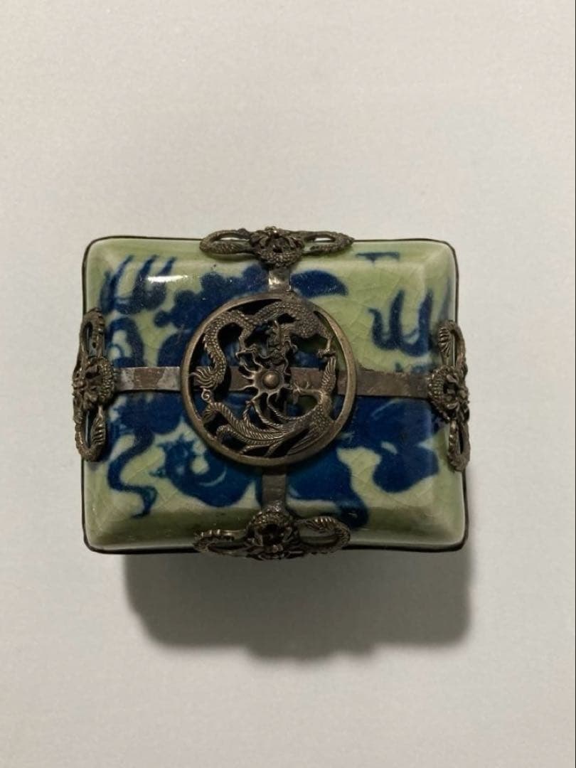 金工足銀 光緒年製刻印 龍金具染付唐子図 蓋物 小物入