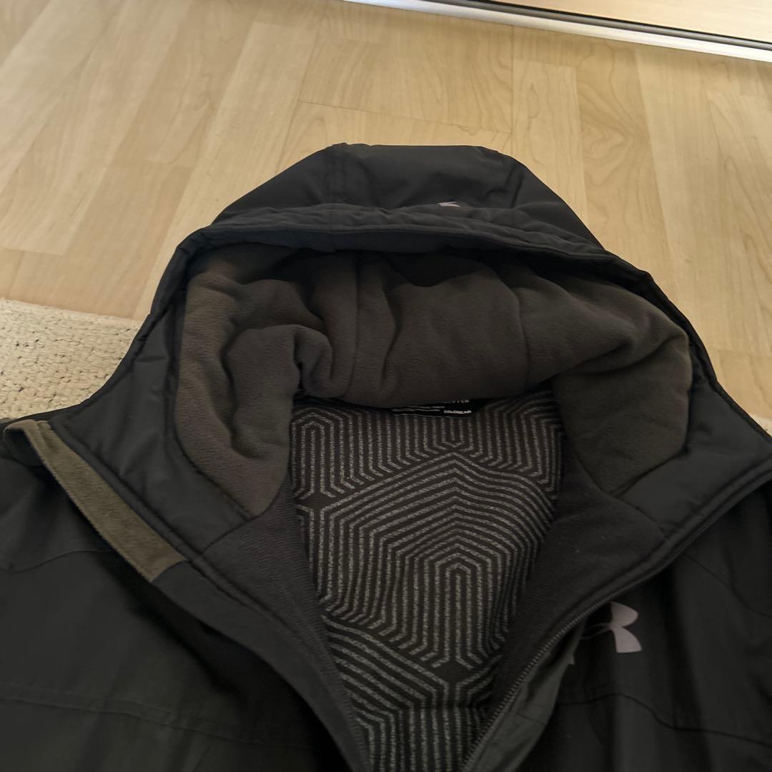 アンダーアーマ中綿入りベンチコート