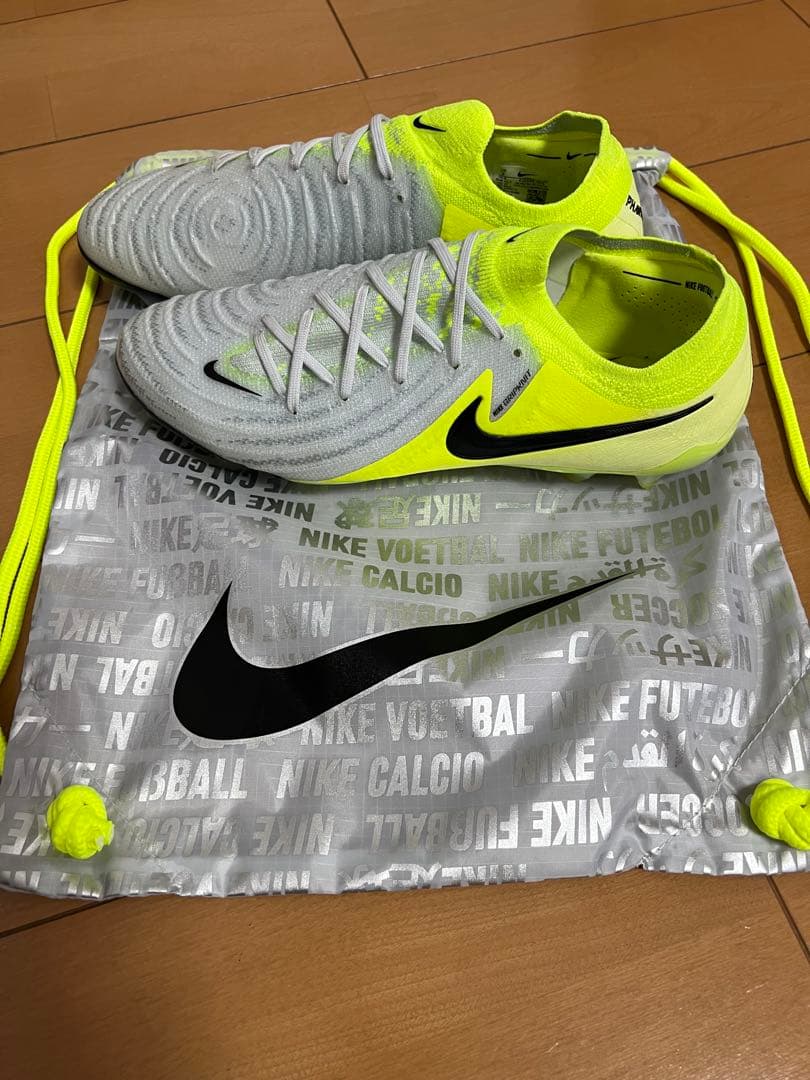 Nike サッカーシューズ グレー/イエロー