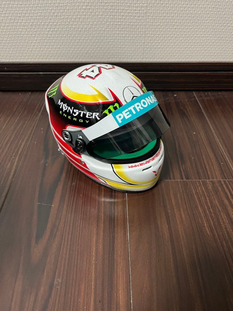 F1 Mercedes AMG ルイスハミルトン ½スケール ヘルメット