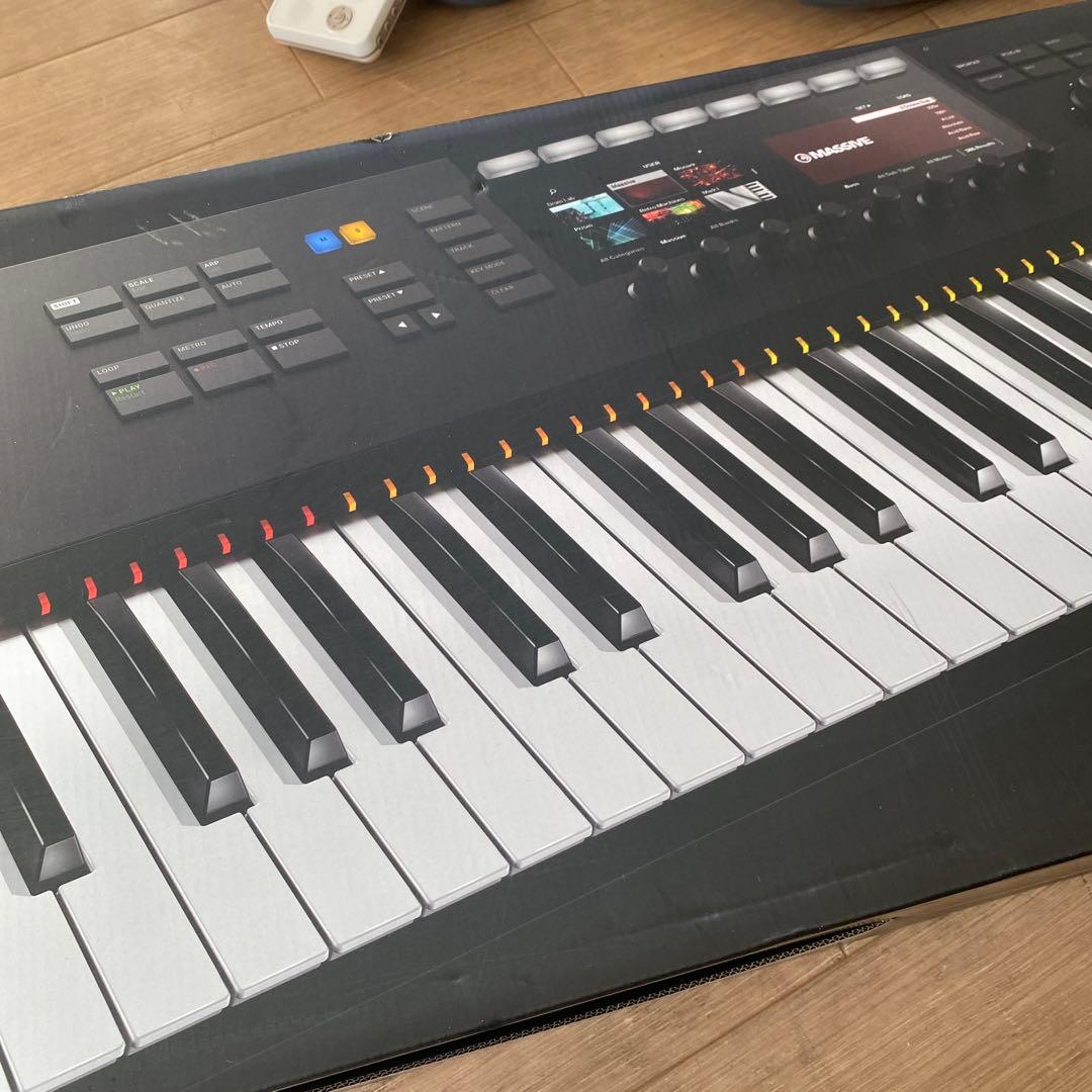 【極美品】KOMPLETE KONTROL S61 MK2 ブック、防塵カバー付