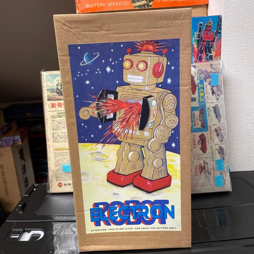 鮮やかな赤です！美品！破格ブリキロボット　赤　中国製だと思います。ほぼ新品保管品