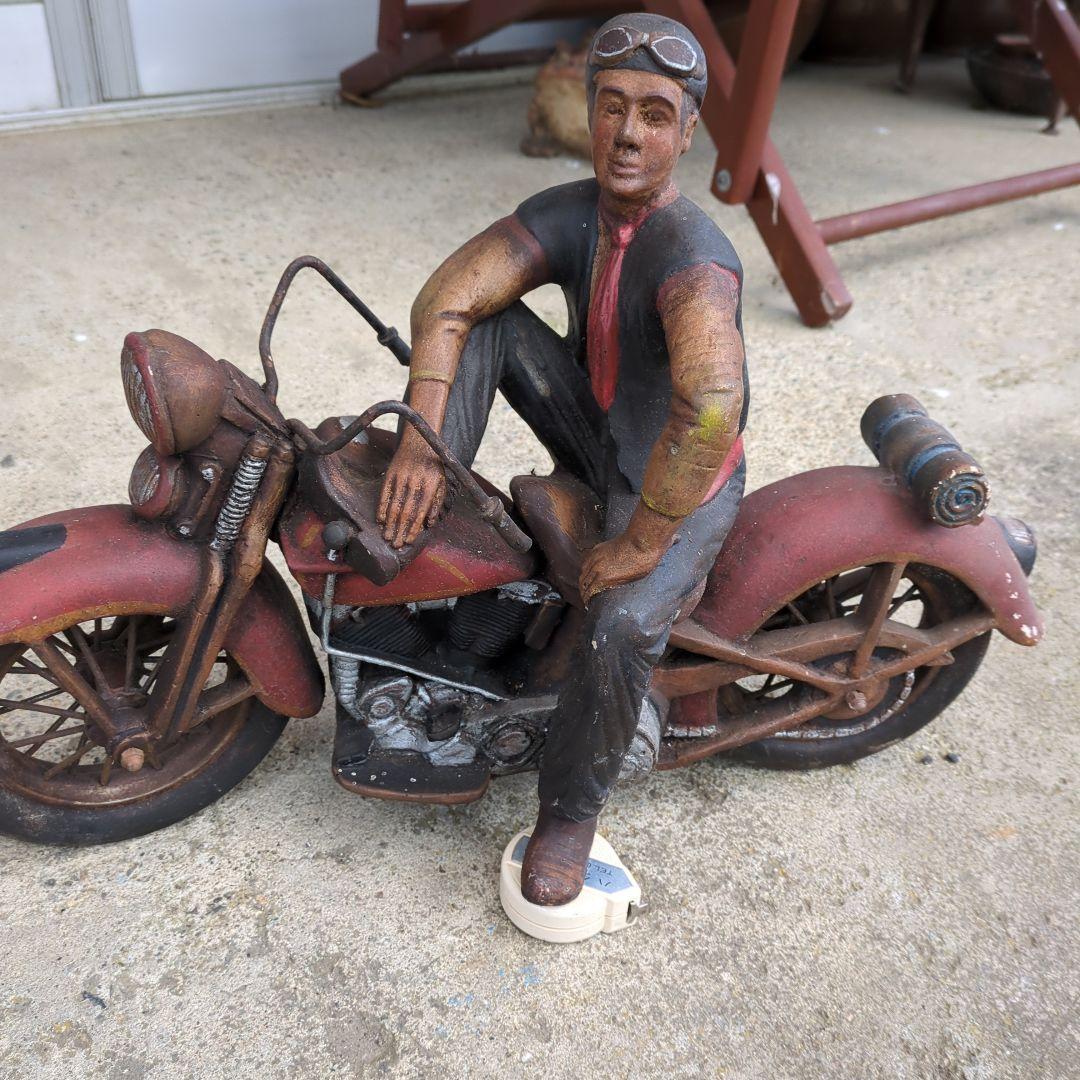 ハーレーダビッドソン　レトロ　一人旅　荒野