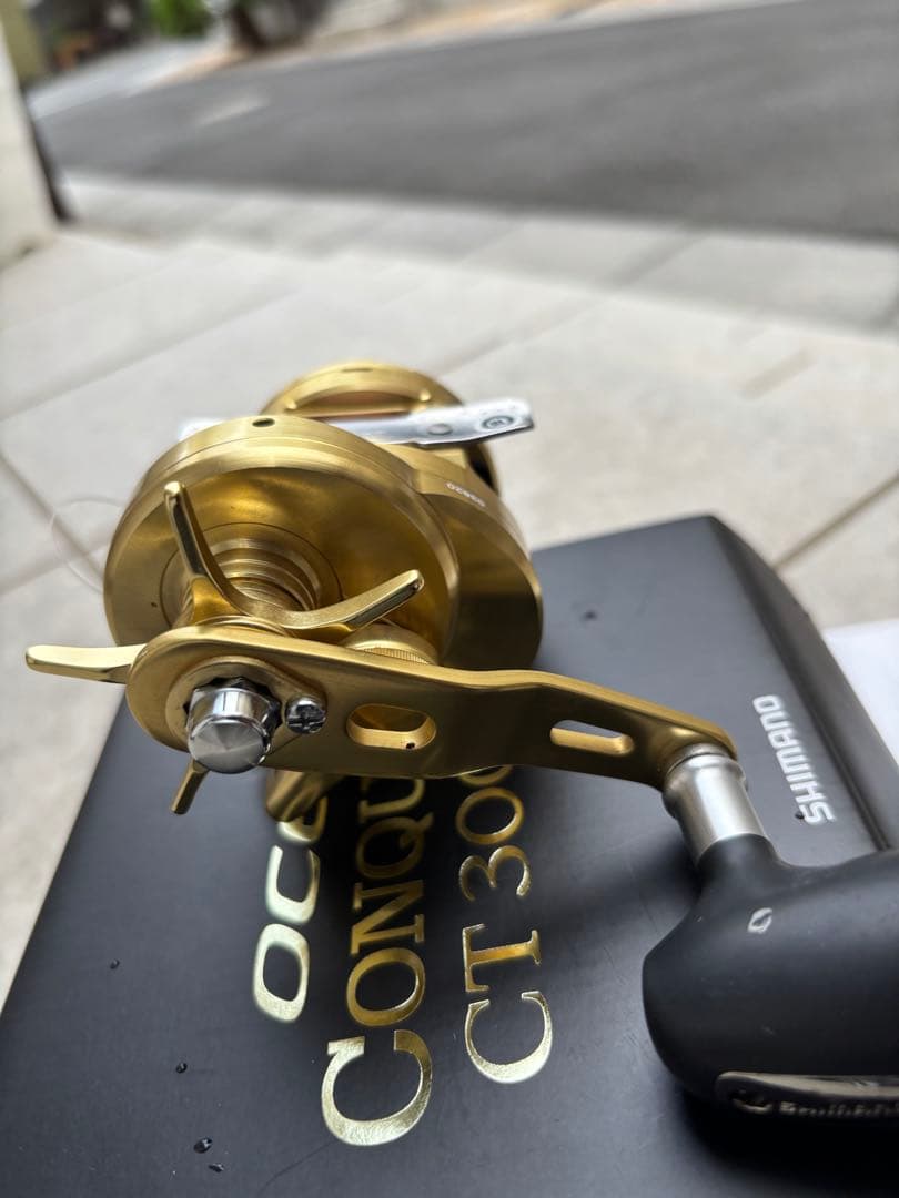 シマノ 18 オシアコンクエストCT 300HG(右)