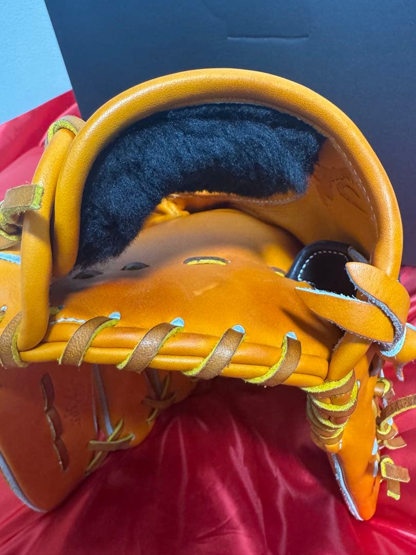 RYU硬式グラブ　内野手用　（数量限定モデル）（銀ラメ　ラベル）未使用