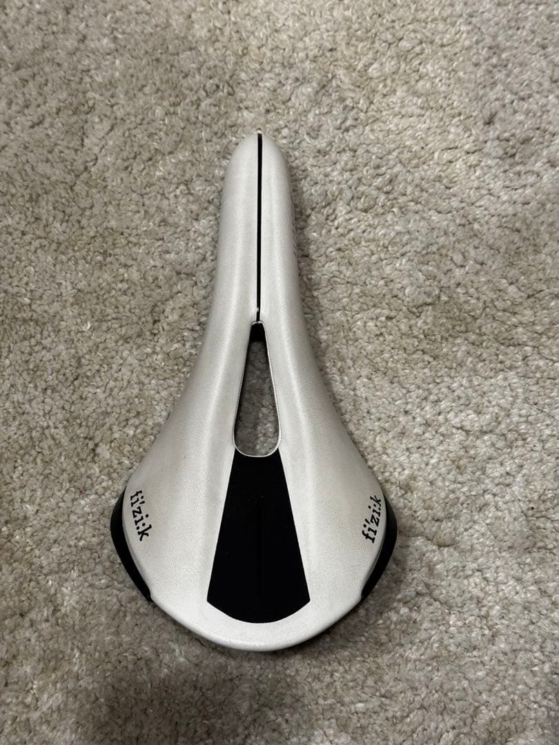 fizik Aliante R3 openサドル ホワイト　レギュラーサイズ