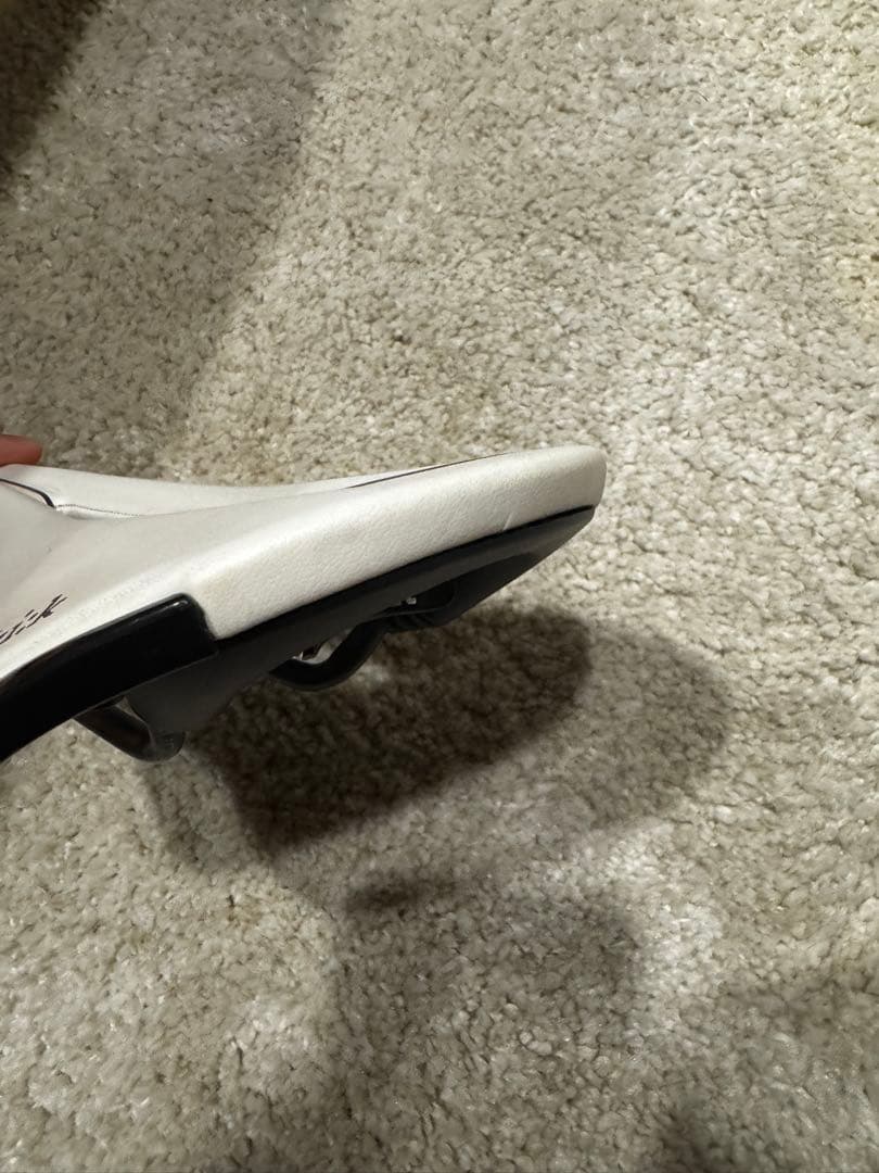 fizik Aliante R3 openサドル ホワイト　レギュラーサイズ