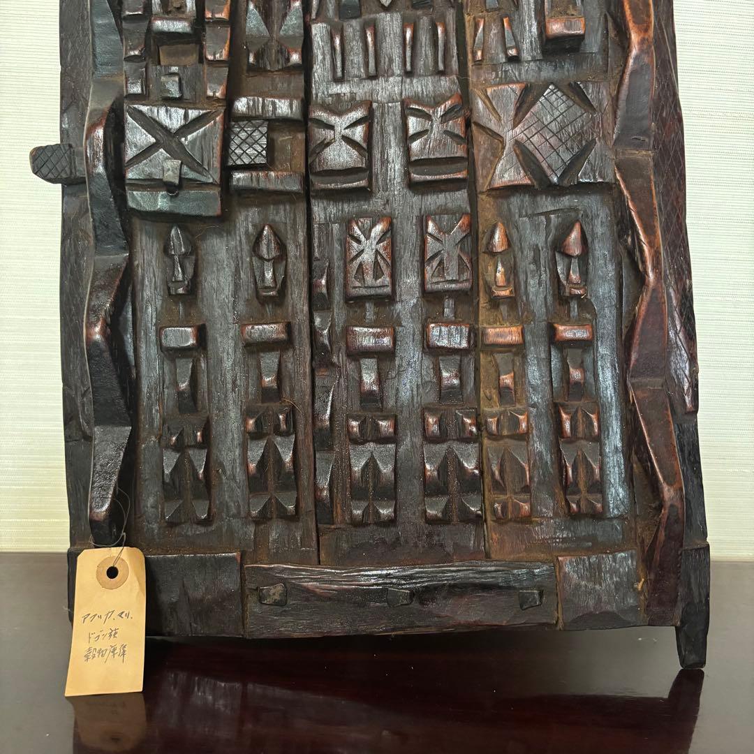 ドゴン族　穀物倉庫　扉