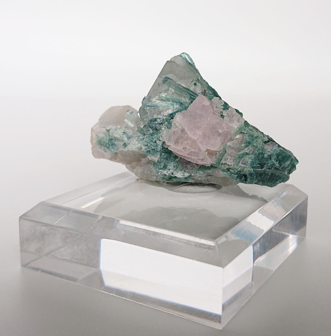 鉱物標本　トルマリン　（リチア電気石）