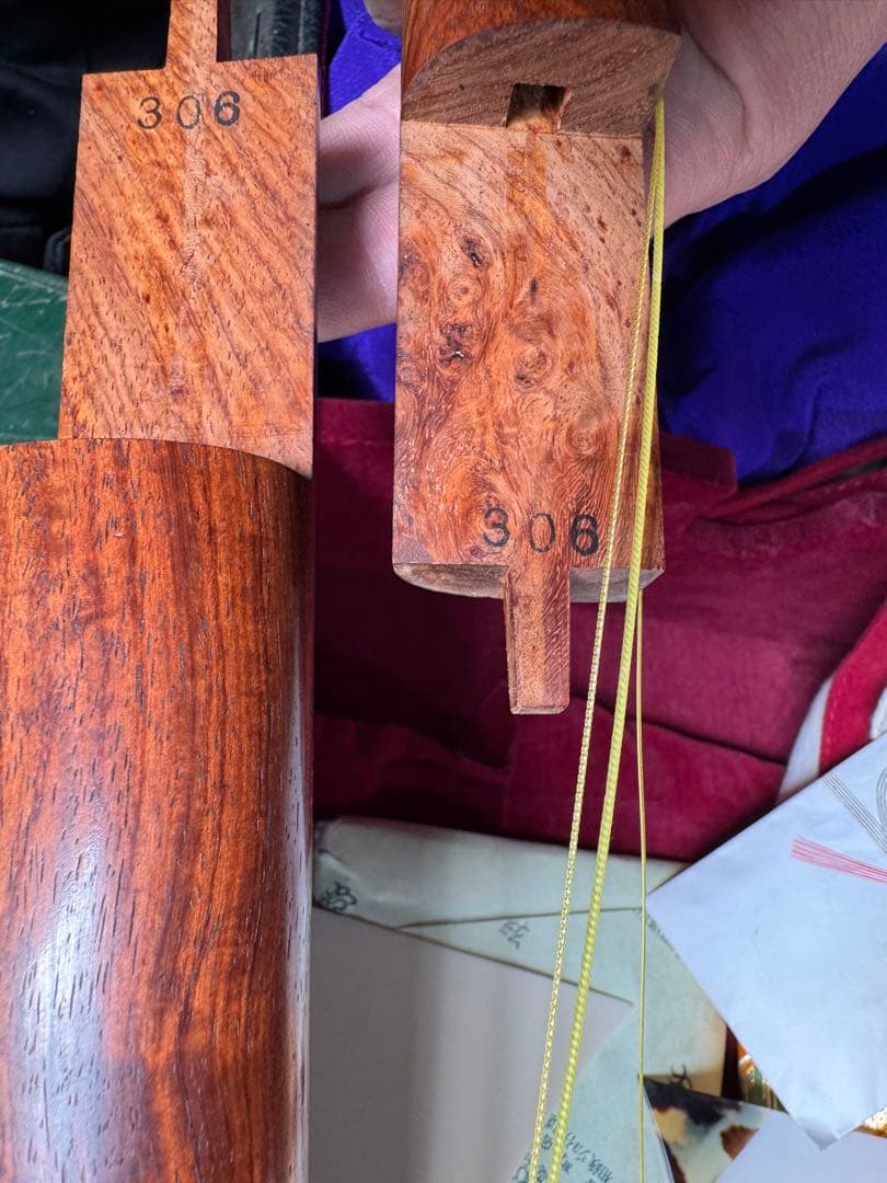 5-津軽三味線?　高級糸巻き 紅木？ハードケース&付属